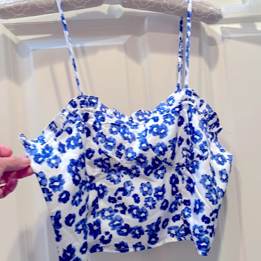 Shein crop top flowers. new but tags removed.Zipper closure & adjustable strap
